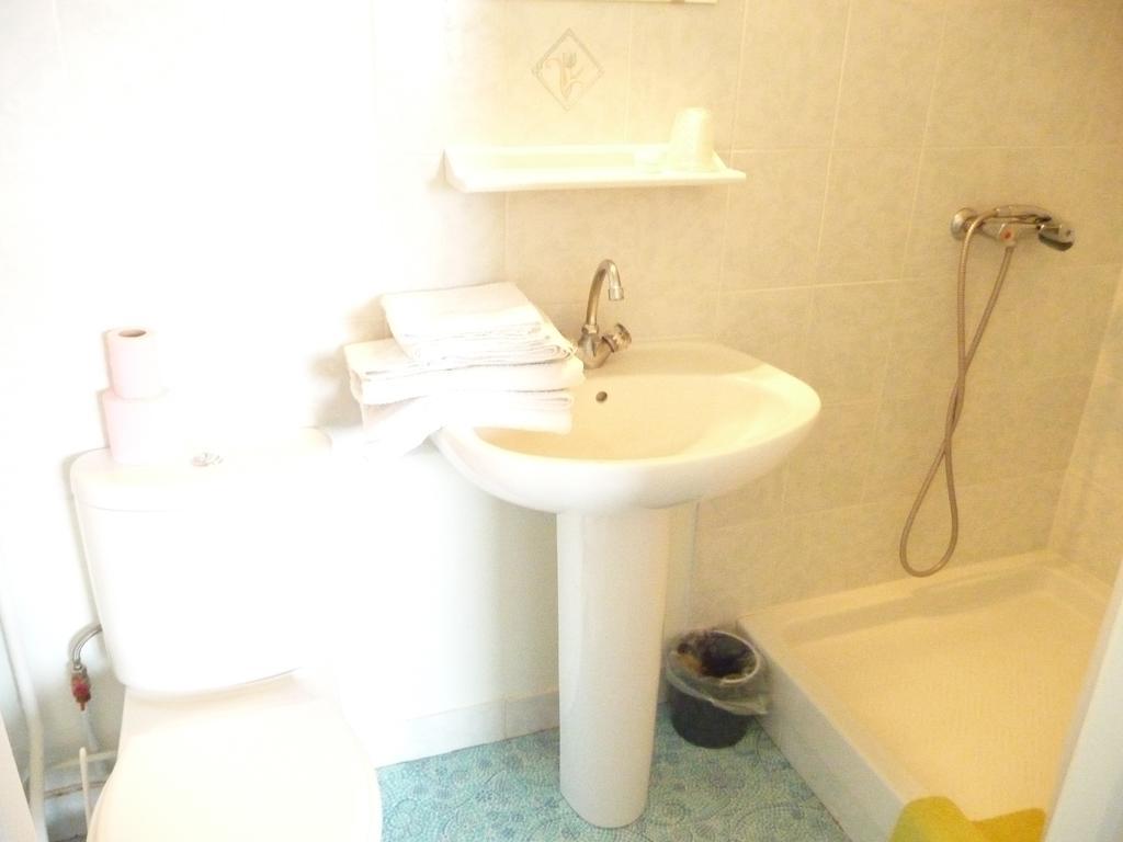 Hotel De La Gare Périgueux Стая снимка