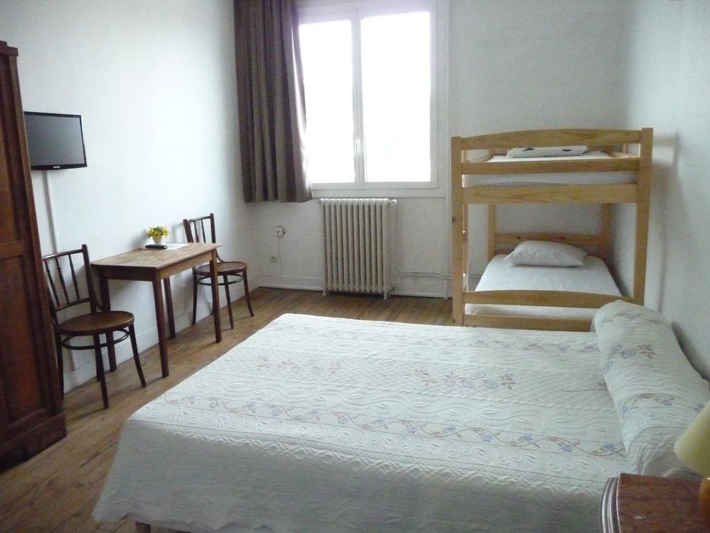Hotel De La Gare Périgueux Стая снимка