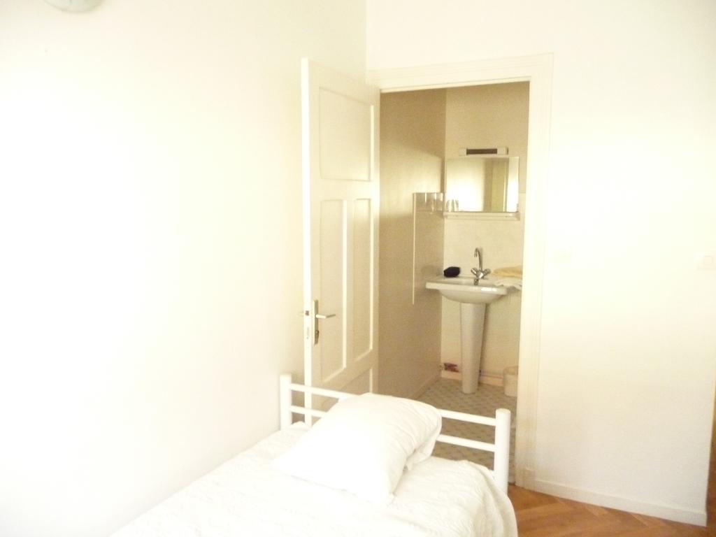 Hotel De La Gare Périgueux Стая снимка